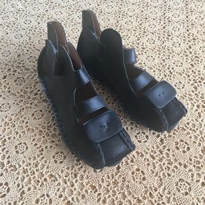 Artistic Leather Chinese Shoes